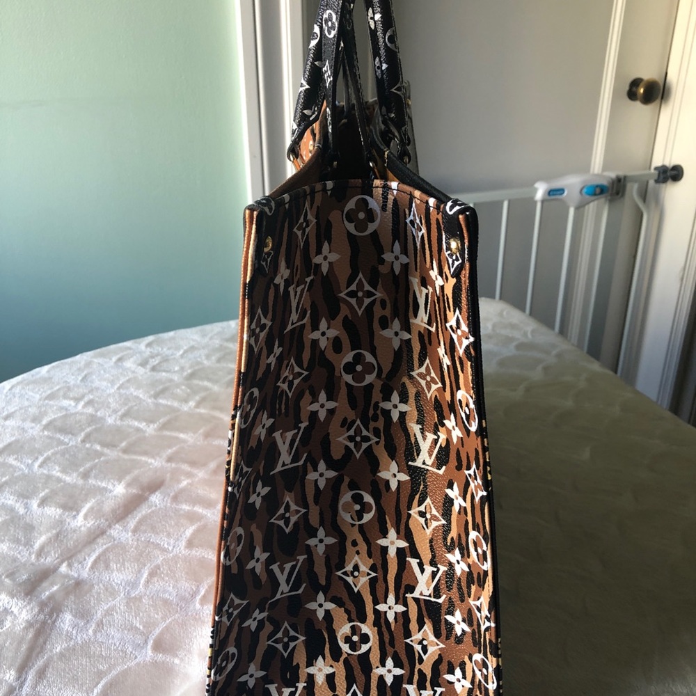 SOLD‼️- Louis Vuitton OnTheGo Jungle 👜🦁🦓 - Picture 6 of 8